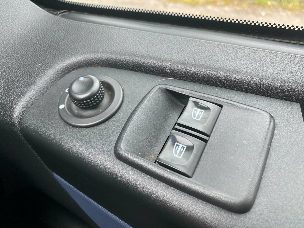 Vauxhall Vivaro 1.6L Null White #5