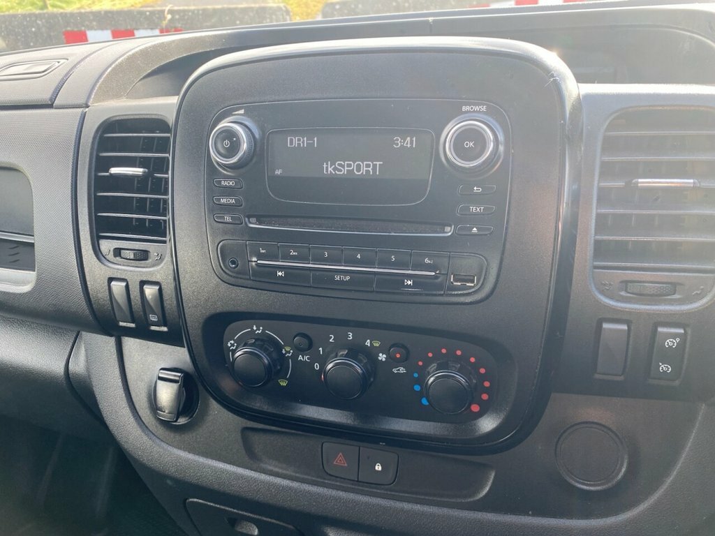 Vauxhall Vivaro 1.6L Sportive DY68KPG Silver #4