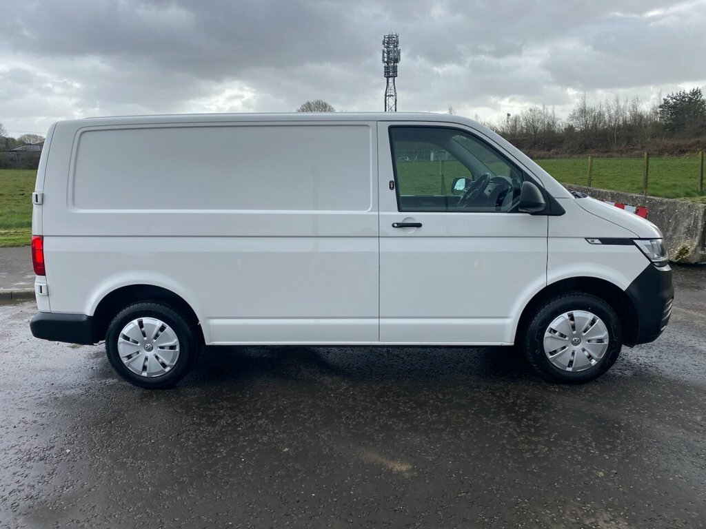 Volkswagen Transporter 2L Startline GF70FYW White #2