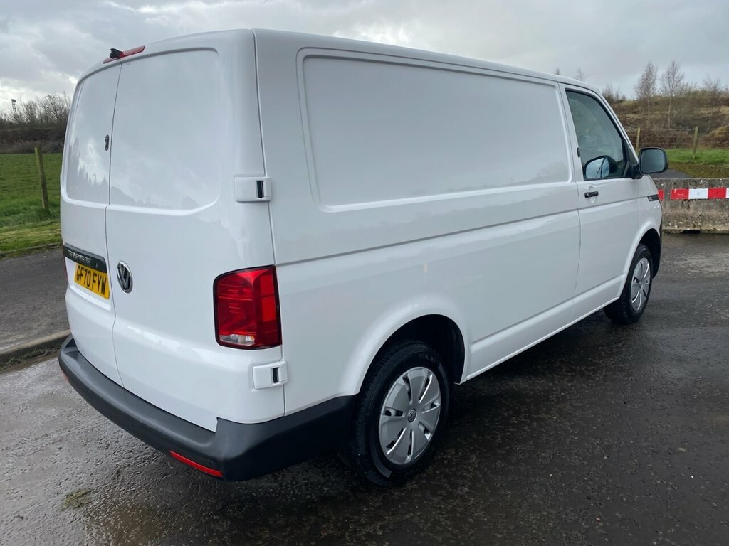 Volkswagen Transporter 2L Startline GF70FYW White #3