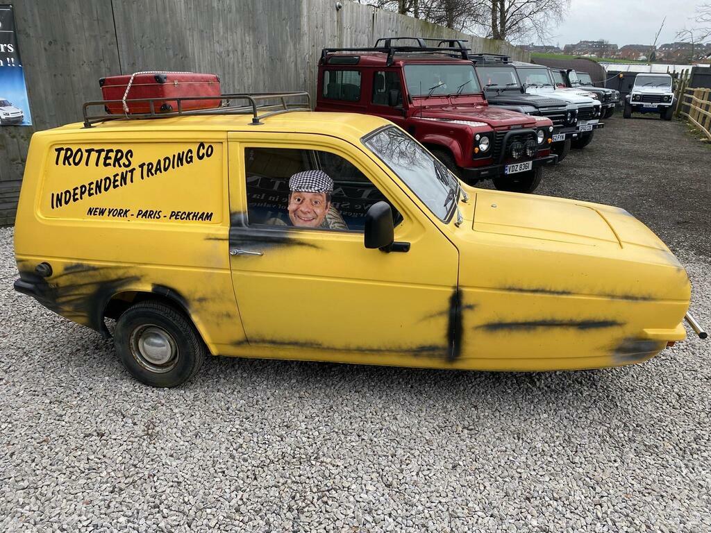 Reliant Regal 0.9 DC03IOS Yellow