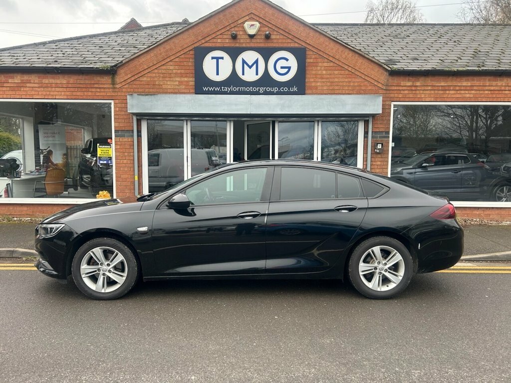 Vauxhall Insignia 1.5L Design Nav Black