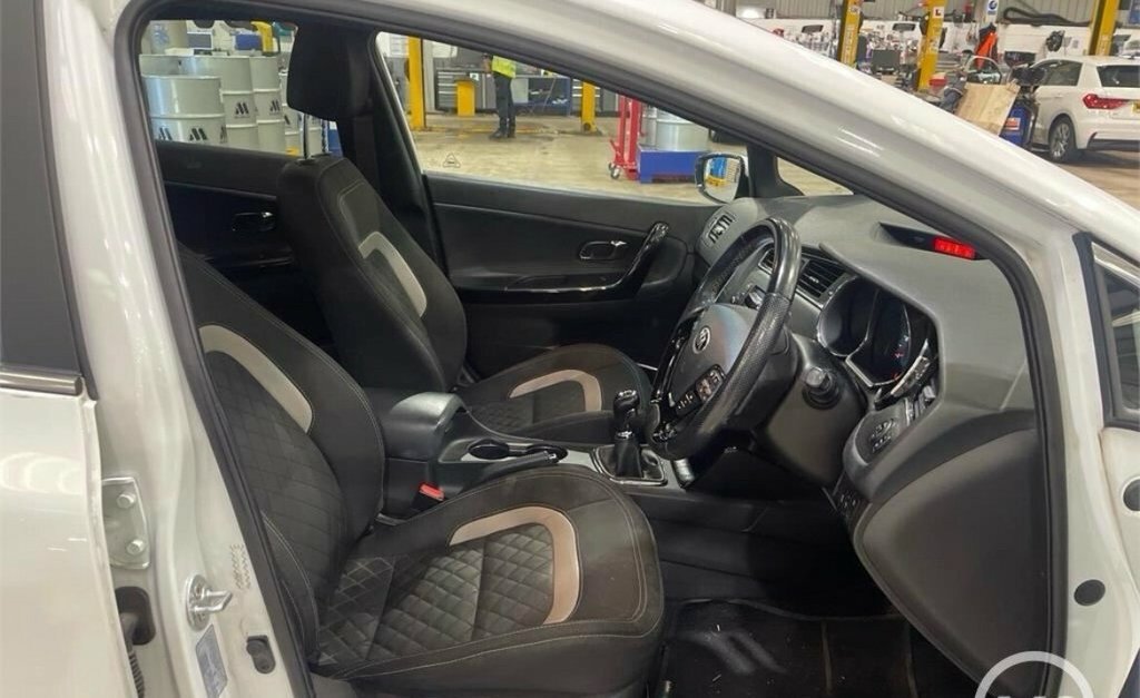 Kia Ceed 1L Gt-line LG67BLJ White #4
