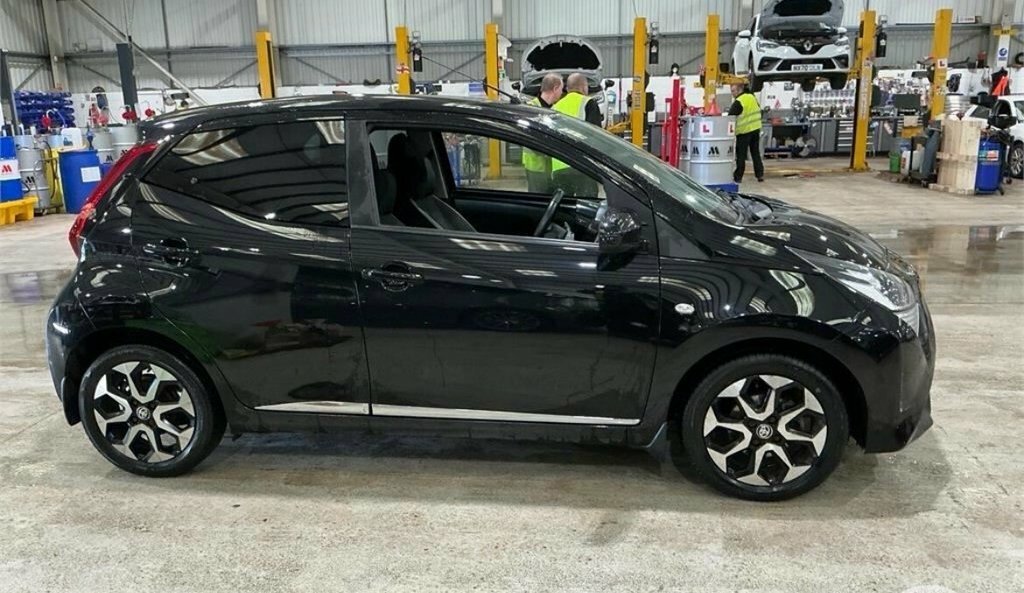 Toyota Aygo 1L X-plore PL68KKP Black #3