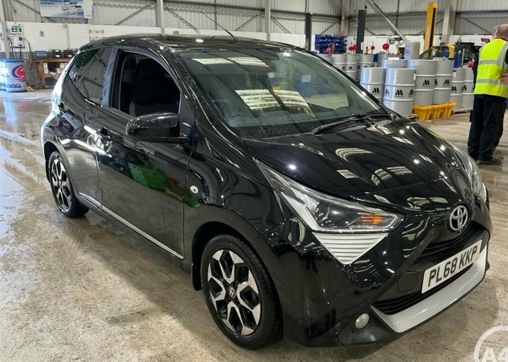 Toyota Aygo 1L X-plore PL68KKP Black #2