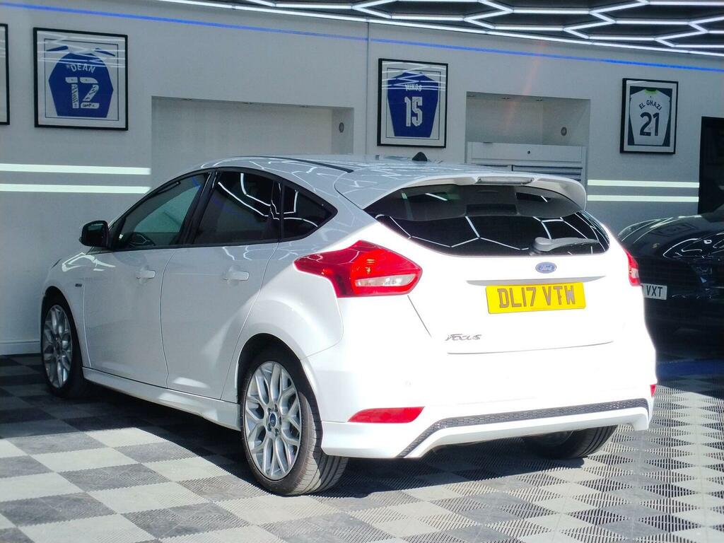 Ford Focus Hatchback 1.5 Tdci St-line Euro 6 Ss 2017 DL17VTW White #4