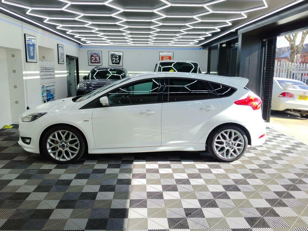 Ford Focus Hatchback 1.5 Tdci St-line Euro 6 Ss 2017 DL17VTW White #5
