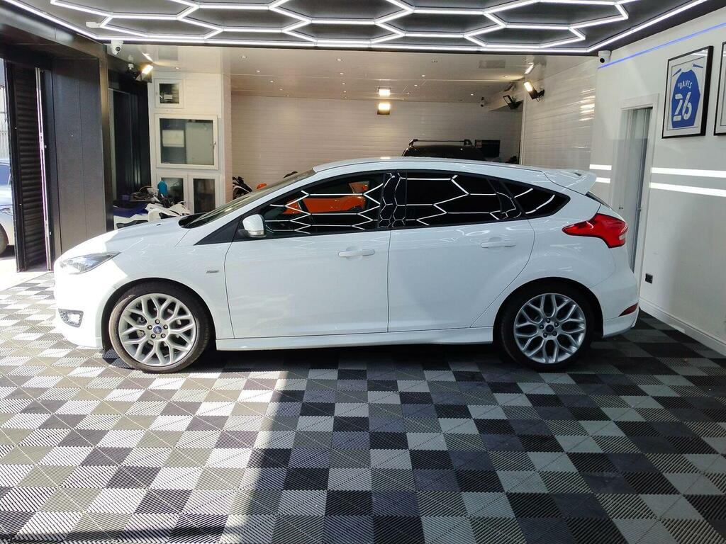 Ford Focus Hatchback 1.5 Tdci St-line Euro 6 Ss 2017 DL17VTW White #6