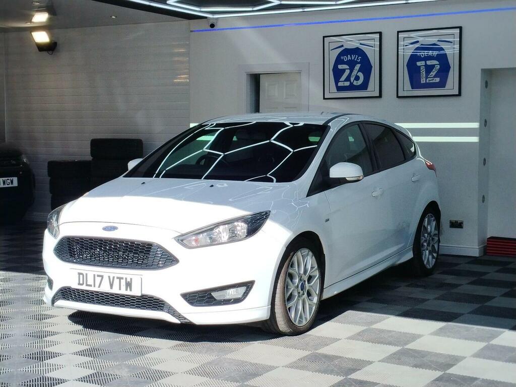 Ford Focus Hatchback 1.5 Tdci St-line Euro 6 Ss 2017 DL17VTW White #3