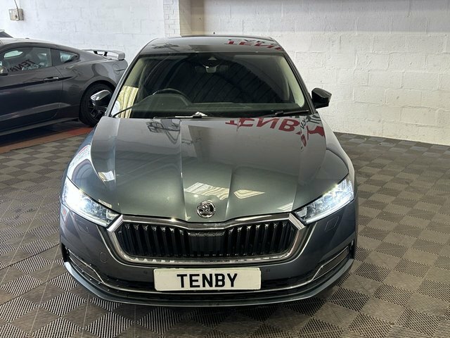 Skoda Octavia Automatic YY21XCH Grey #3