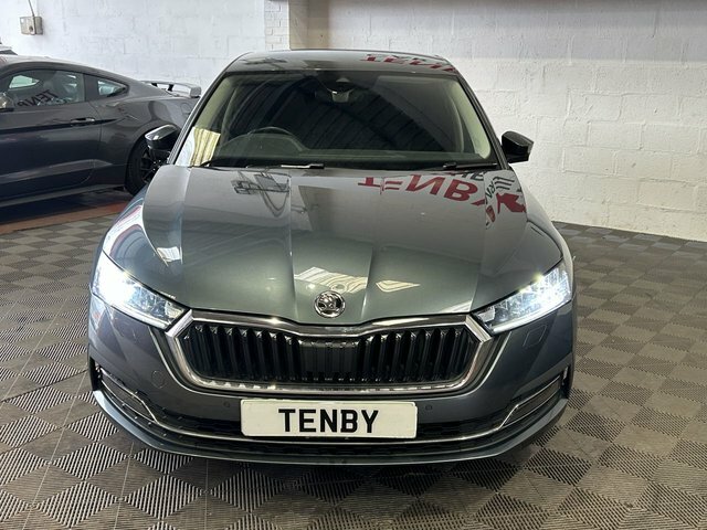 Skoda Octavia Automatic YY21XCH Grey #2