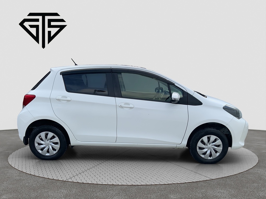 Toyota Yaris Vvt-i Icon M-drive S White #2