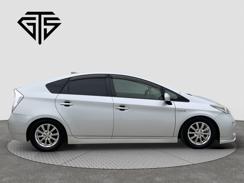 Toyota Prius S Silver #2
