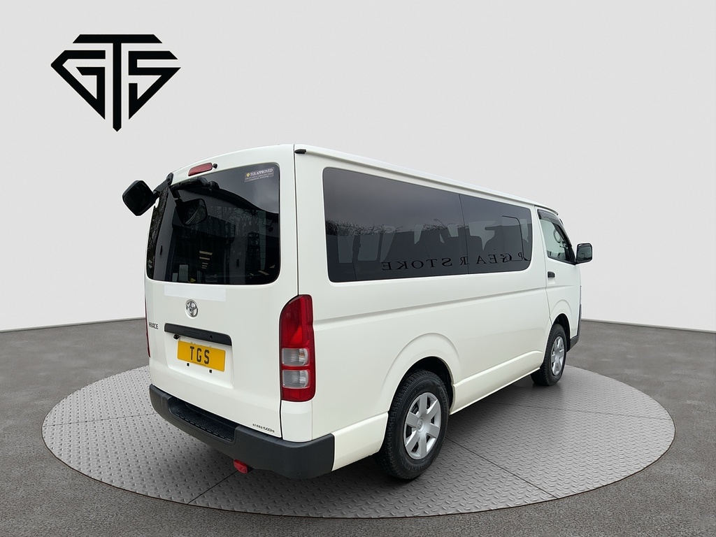 Toyota HiAce Dx 4Wd White #3
