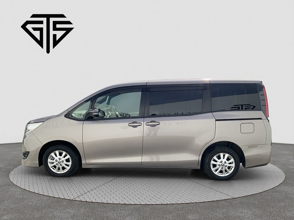 Toyota Noah Mpv Black #6