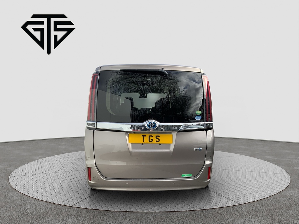 Toyota Noah Mpv Black #4