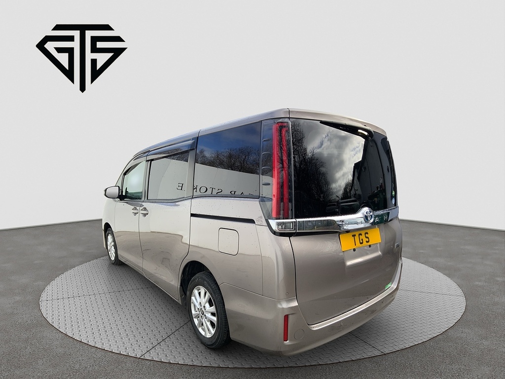 Toyota Noah Mpv Black #5