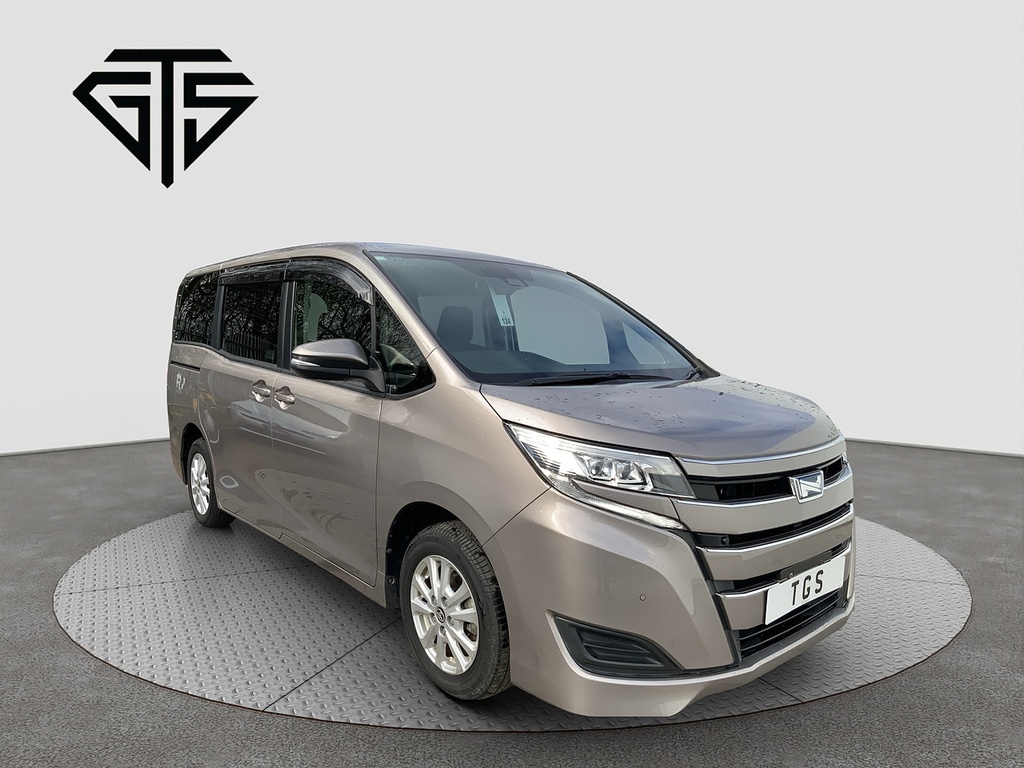 Toyota Noah Mpv Black #1