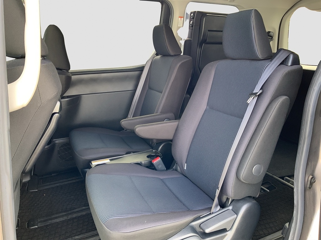 Toyota Noah Mpv Black #16