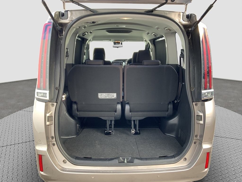 Toyota Noah Mpv Black #18