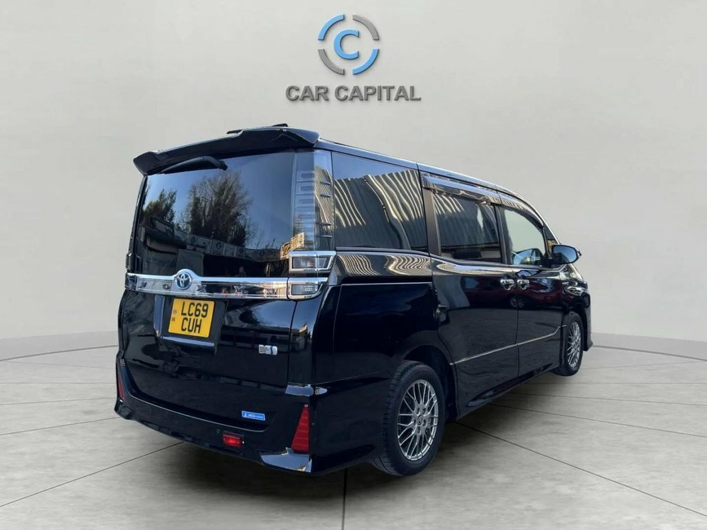 Toyota Noah Mpv Black #4