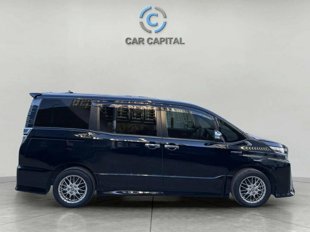Toyota Noah Mpv Black #3