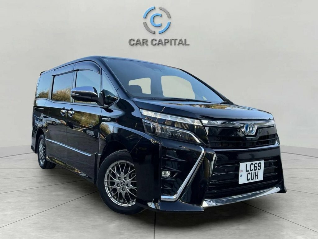 Toyota Noah Mpv Black #2