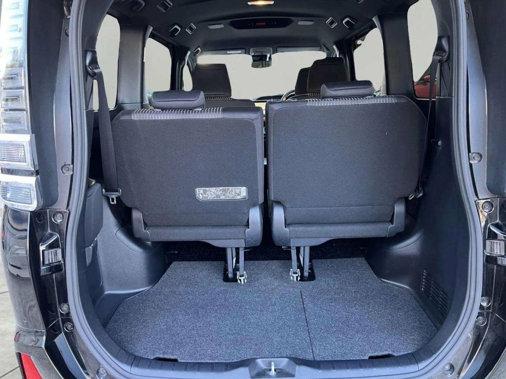 Toyota Noah Mpv Black #6