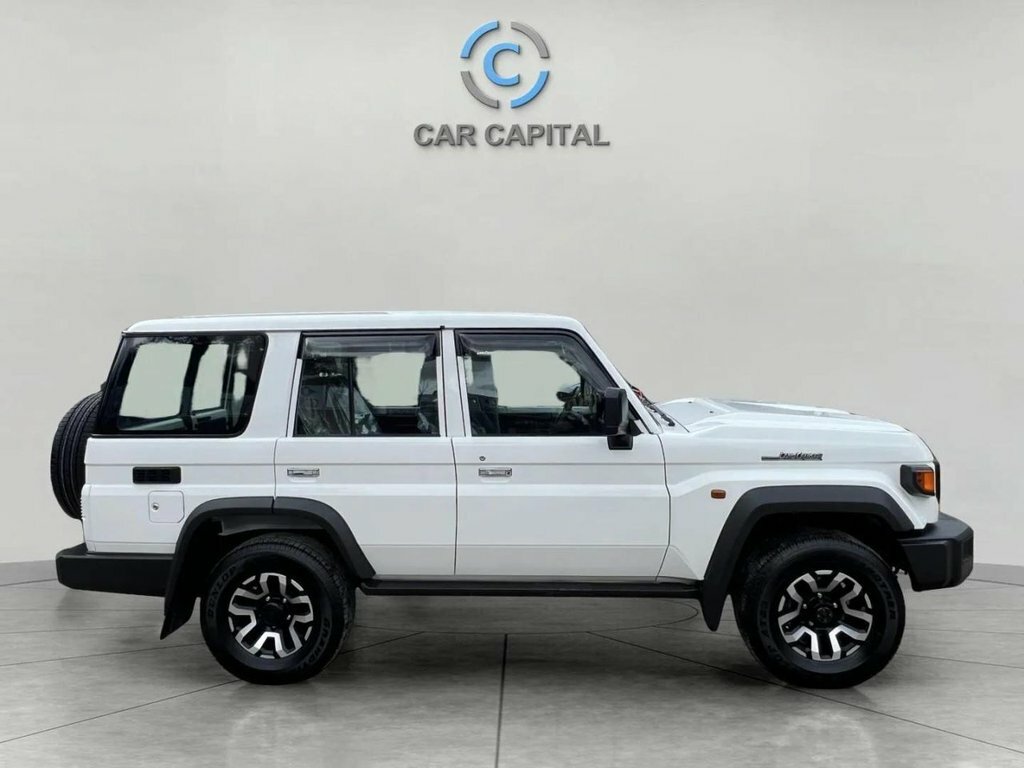 Toyota Land Cruiser Suv LX25BXW White #4