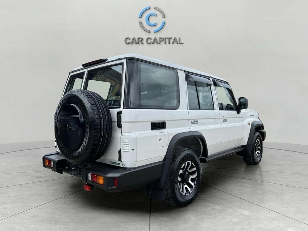 Toyota Land Cruiser Suv LX25BXW White #5