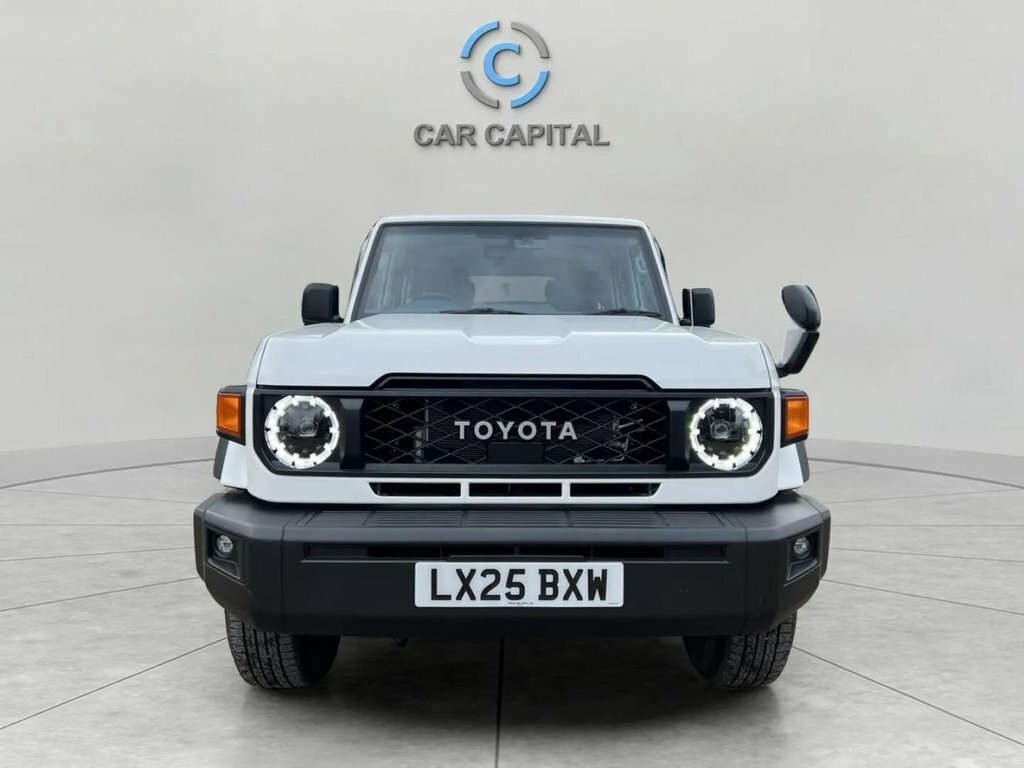 Toyota Land Cruiser Suv LX25BXW White #2