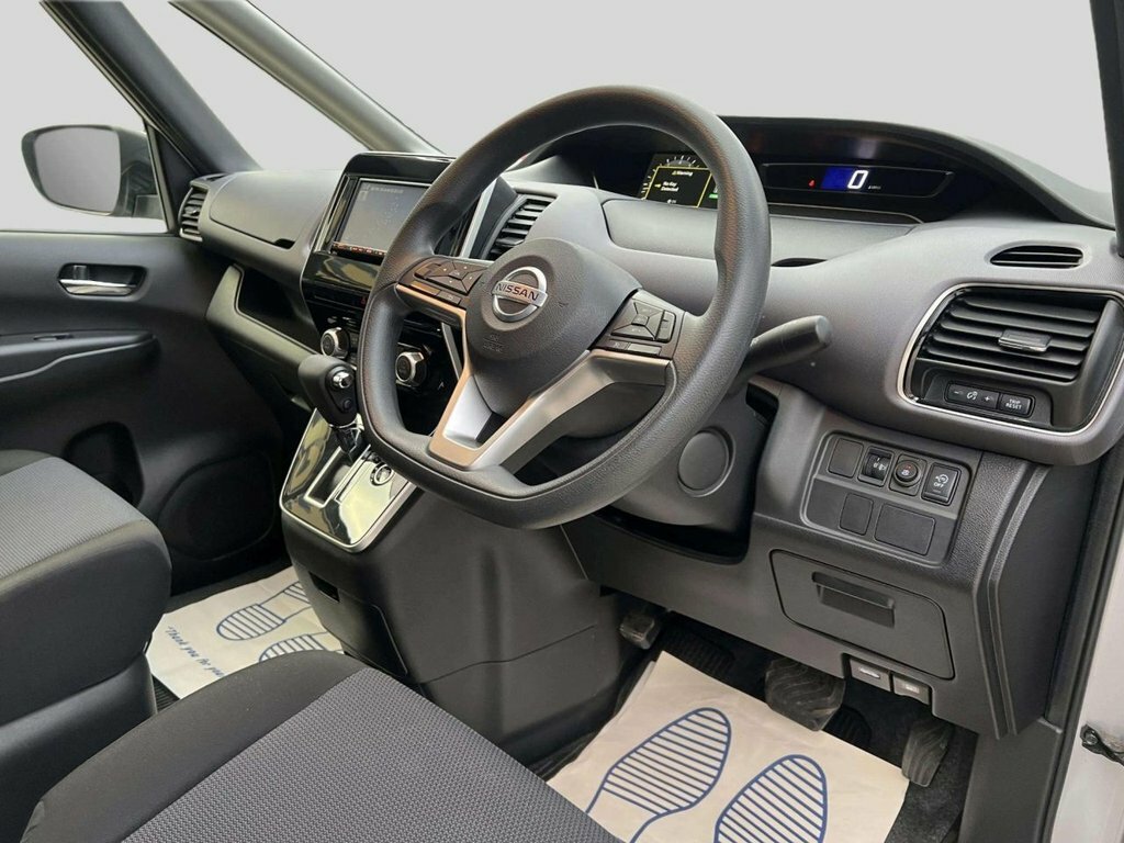 Nissan Serena 2.0 16V Excursion Silver #28