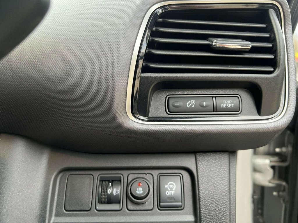 Nissan Serena 2.0 16V Excursion Silver #29