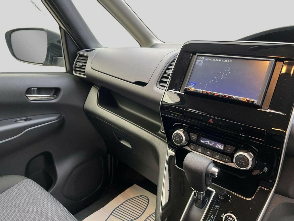 Nissan Serena 2.0 16V Excursion Silver #34