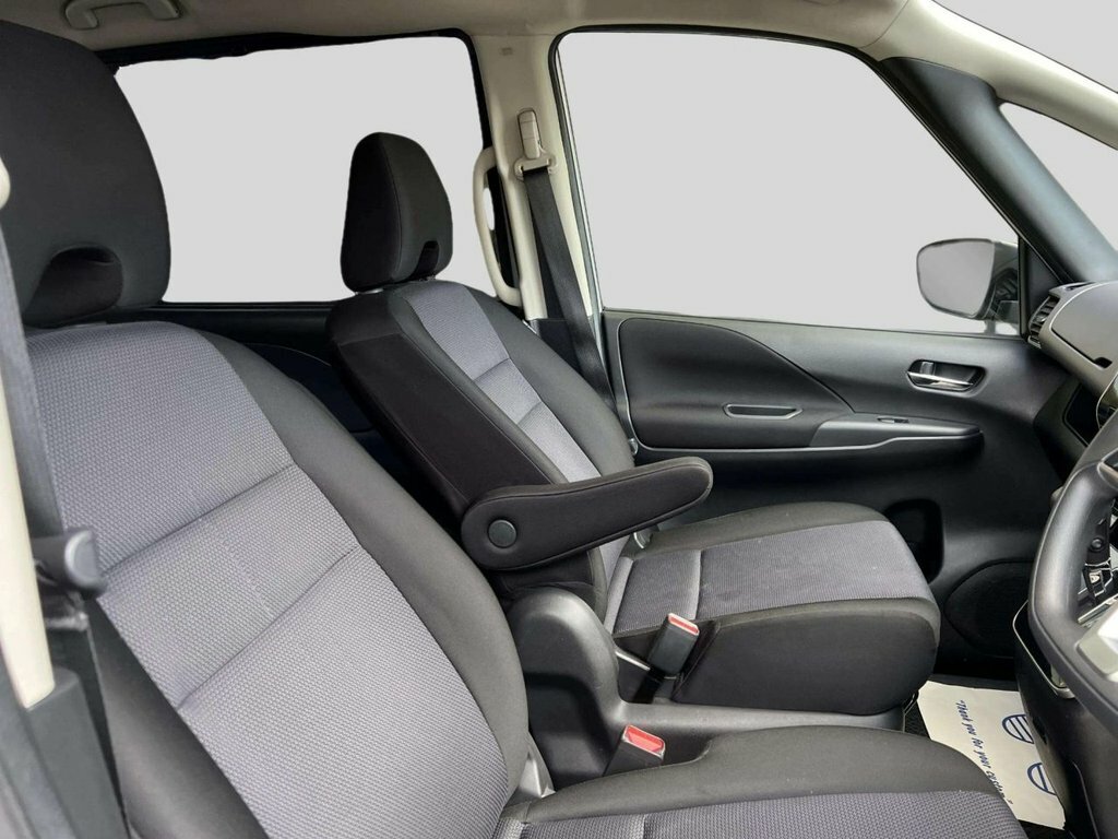 Nissan Serena Silver #24