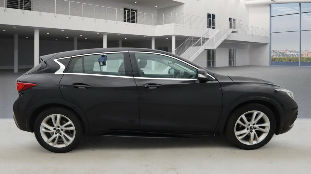 Infiniti Q30 1.5 D Premium YC17BJE Black #2