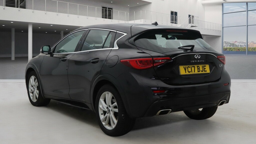 Infiniti Q30 1.5 D Premium YC17BJE Black #4