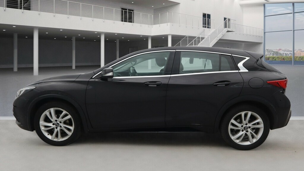 Infiniti Q30 1.5 D Premium YC17BJE Black #5