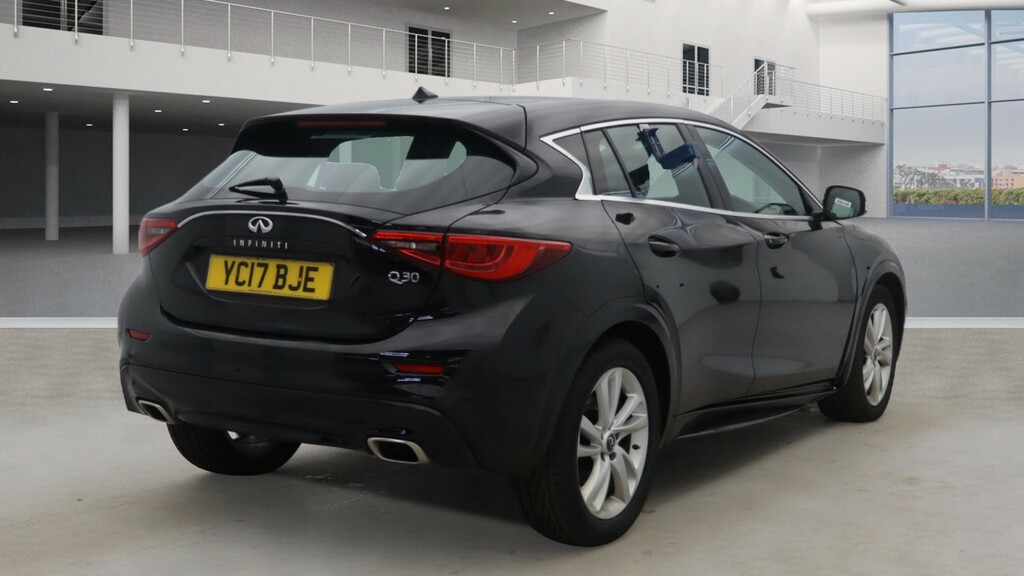 Infiniti Q30 1.5 D Premium YC17BJE Black #3