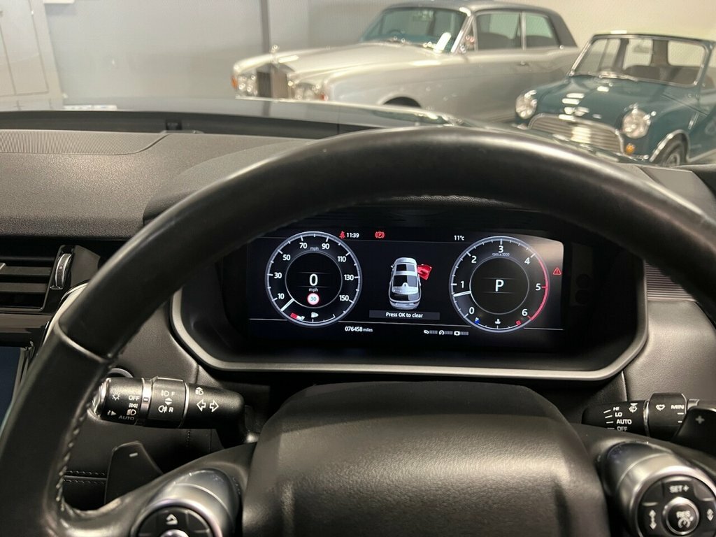Land Rover Discovery Suv NX18HFO Black #5