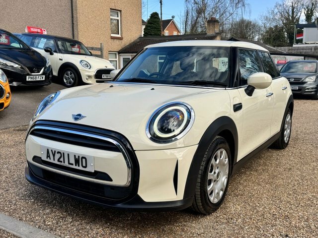 Mini Hatch 1.5 One Classic Hatchback Euro 6 AY21LWO White #4
