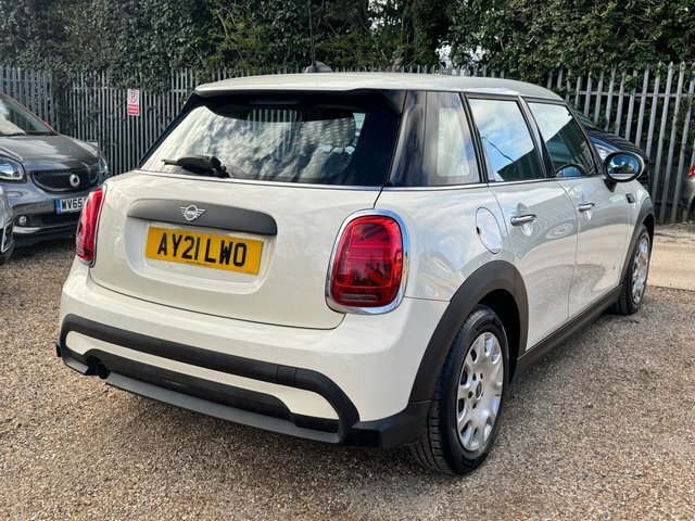 Mini Hatch 1.5 One Classic Hatchback Euro 6 AY21LWO White #2