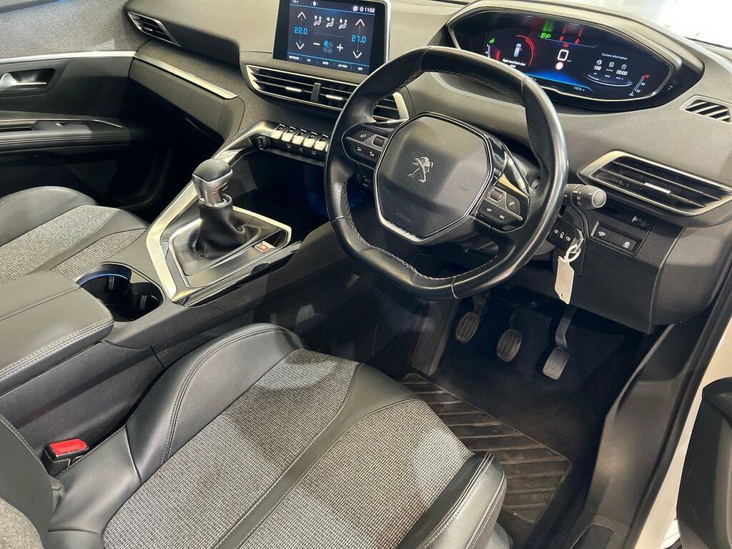 Peugeot 5008 1.5 Bluehdi Allure LM68XRW White #3
