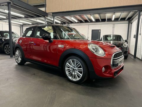 Mini Hatch 2.0 Cooper S Red