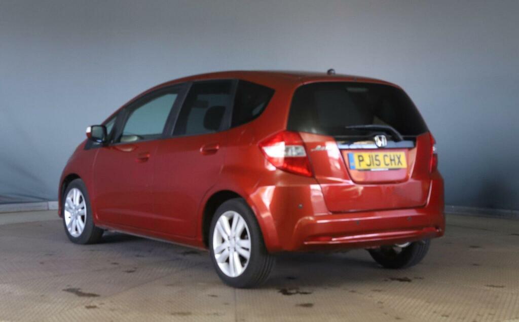 Honda Jazz Hatchback 1.4 I-vtec Es Plus Cvt Euro 5 2015 PJ15CHX Red #4