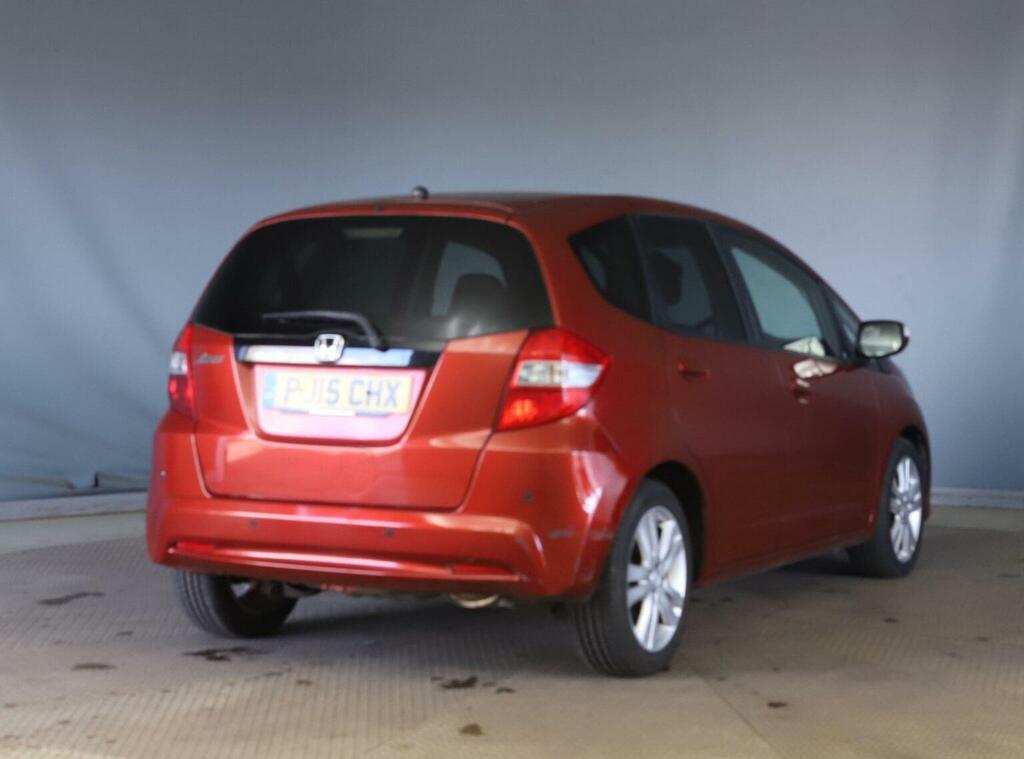 Honda Jazz Hatchback 1.4 I-vtec Es Plus Cvt Euro 5 2015 PJ15CHX Red #2