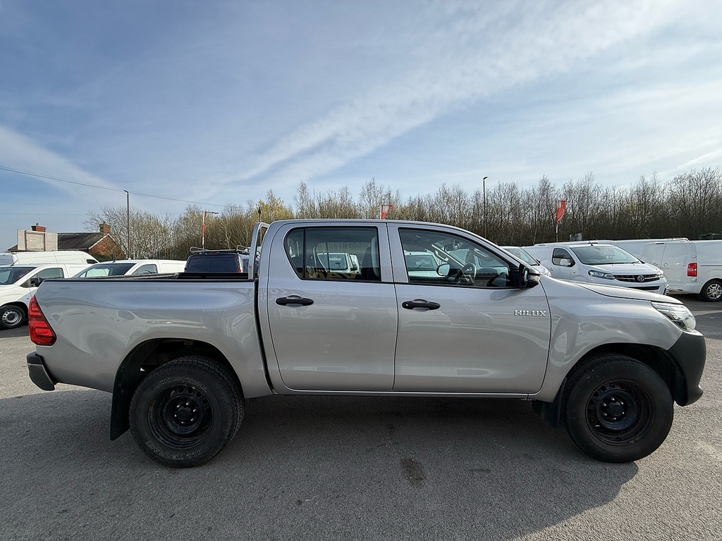 Toyota HILUX 2.4 D-4d Active Pickup 4Wd Double Cab Tow Bar YG70ESY Silver #4