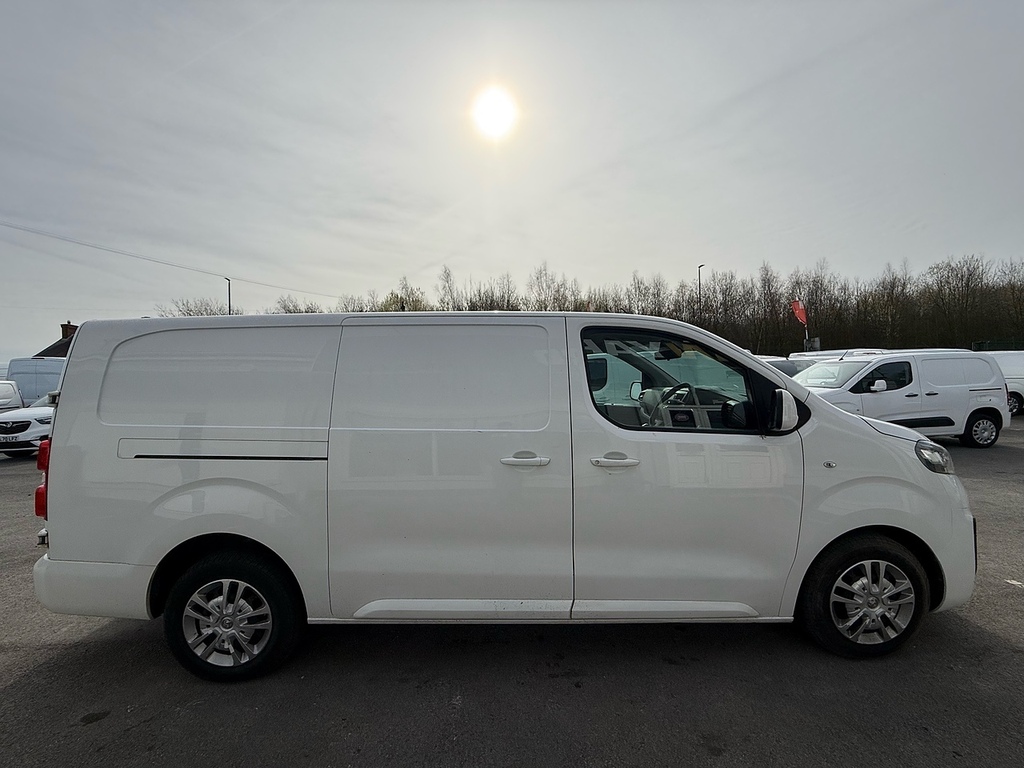 Vauxhall Vivaro 1.5 Turbo D 2900 Sportive Lwb Air Con Van Dies DV20NPA White #4