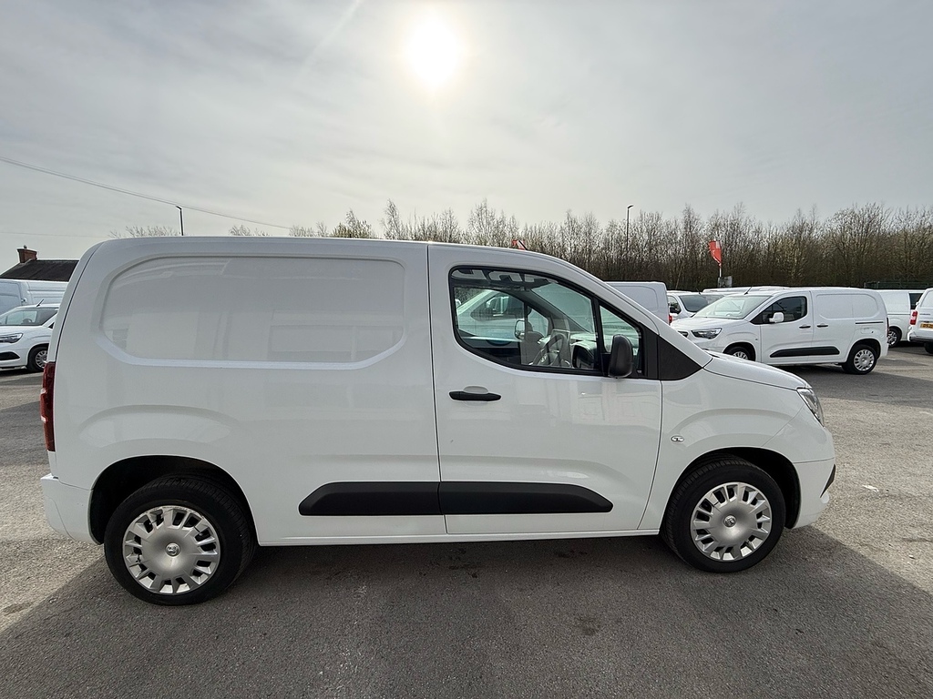 Vauxhall Combo 1.5 Turbo D 2300 Sportive 3 Seats Low Mileage Swb DV72BJZ White #4