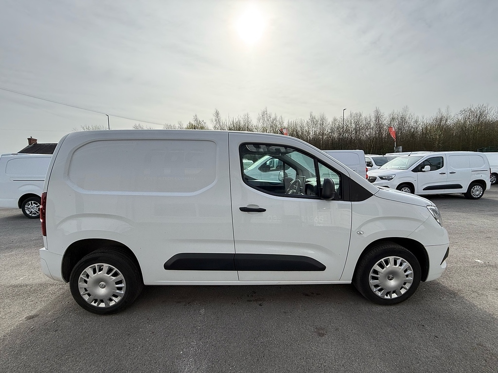 Vauxhall Combo 1.5 Turbo D 2300 Sportive 3 Seats Swb Air Con Van DU72THZ White #4